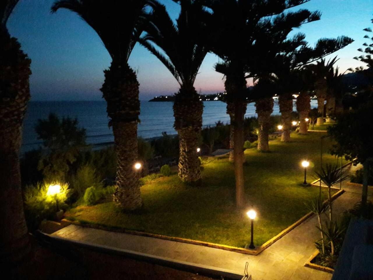 Blue Ocean Apartments Makrýgialos Exterior foto
