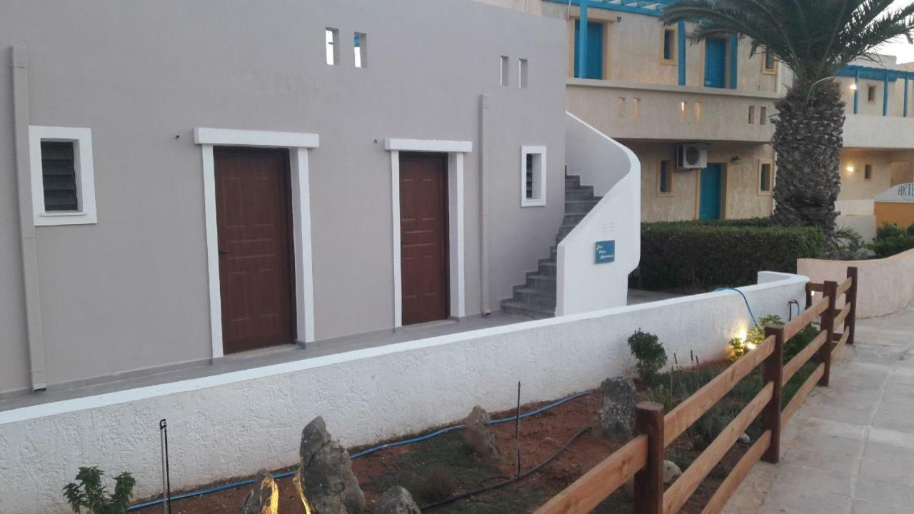 Blue Ocean Apartments Makrýgialos Exterior foto
